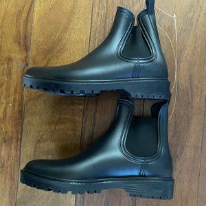 chelsea rain boots in matte black (Brand new)